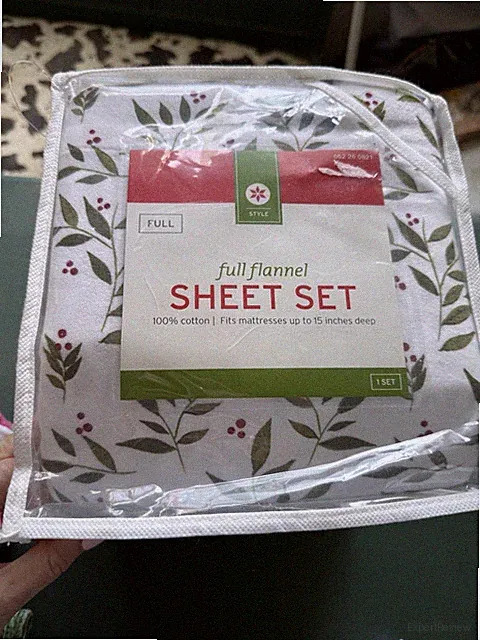 Brand New Full Flannel Sheet Set 100% Cotton Holly Berries Christmas