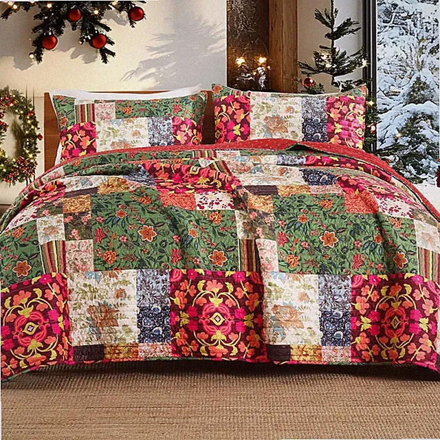 Christmas King Size Quilt Set - Soft Patchwork Comforter with 2 Pillow Shams