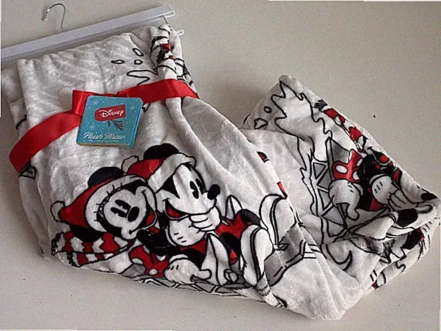 Disney Mickey Minnie Mouse Christmas Sledding Soft Plush Throw Blanket 50x70”
