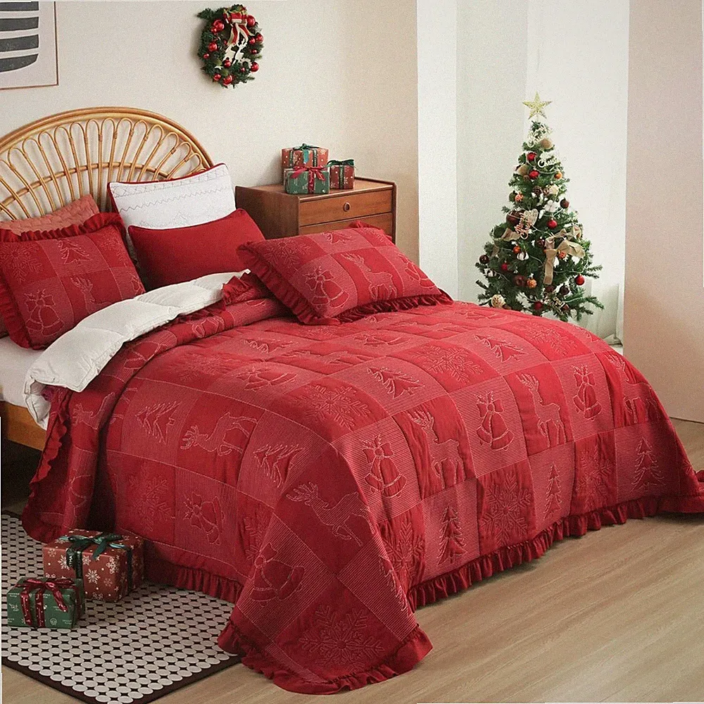 King Size Christmas-Themed Bedding Set with Pillowcases & Reversible Bedspread