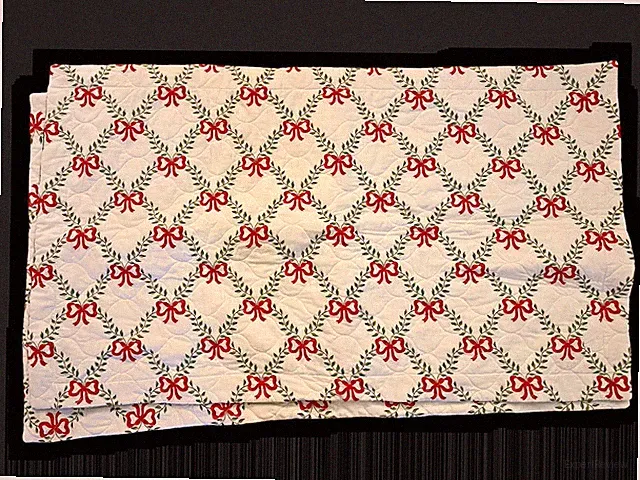 Laura Ashley Christmas Pillow Shams Covers King Size White Red Green Bow Set 2