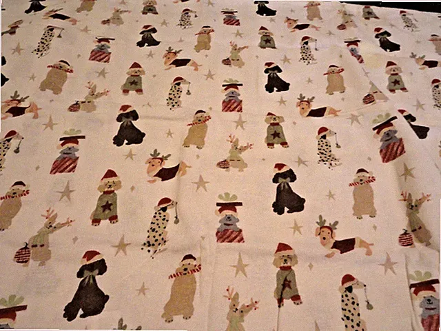 New 2 Standard Flannel Pillow Cases playful PUPPY DOGS Christmas theme Cotton