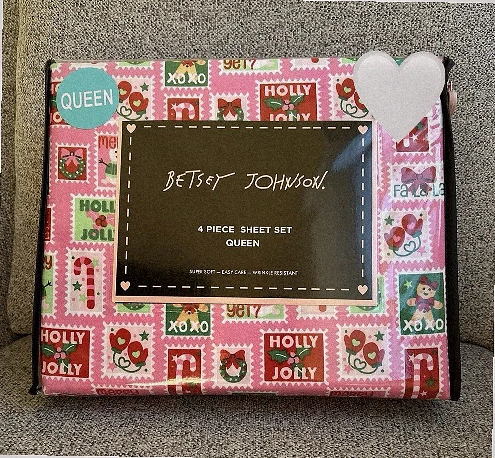 New! Christmas Queen Sheets Set 4pc Betsey Johnson Pink Gingerbread Holly Jolly