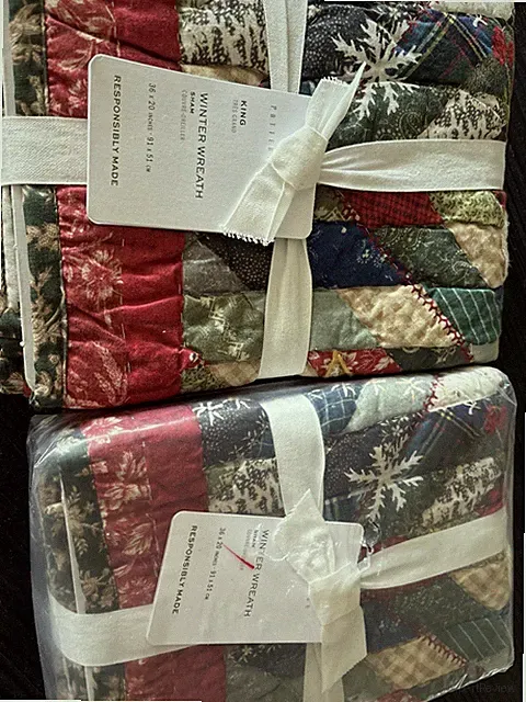 New Set Of 2 Pottery Barn Winter Wreath CHRISTMAS QUILTED King Shams NWT