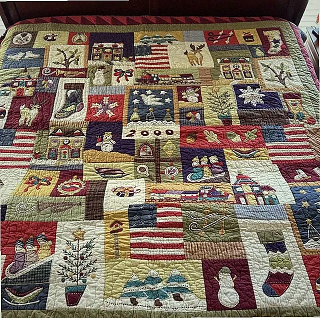 Pottery Barn 2000 Patchwork Christmas Quilt 87”x 87” shams Vintage collectible